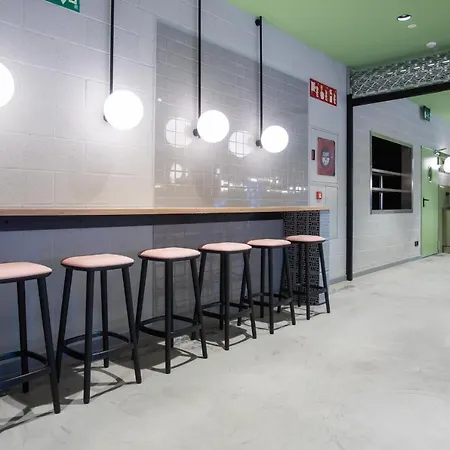 Residencia Universitaria Resa San Mames アパート